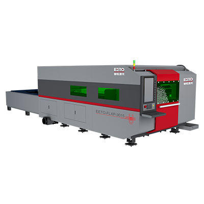 "Polouzavřený CNC řezací vláknový laserový řezací stroj 3015 pro plechové trubky"